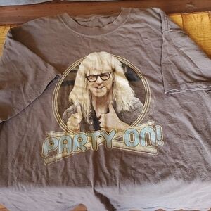 WAYNE'S WORLD GARTH Party On! Graphic Tee with Retro Print